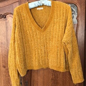 Chenille V-neck long sleeve crewneck size medium. Super soft